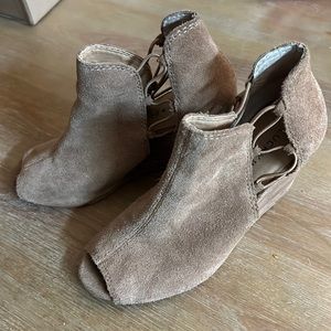 Lucky Brand heel bootie size 6
